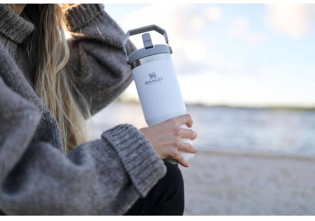 Termo Stanley 30oz con pajilla IceFlow y asa giratoria